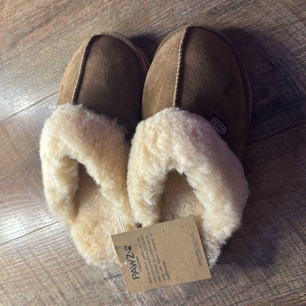 •Slippers